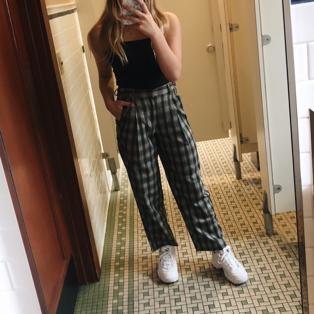 Urban Outfitter Pleated Mid-rise Trouser Pants